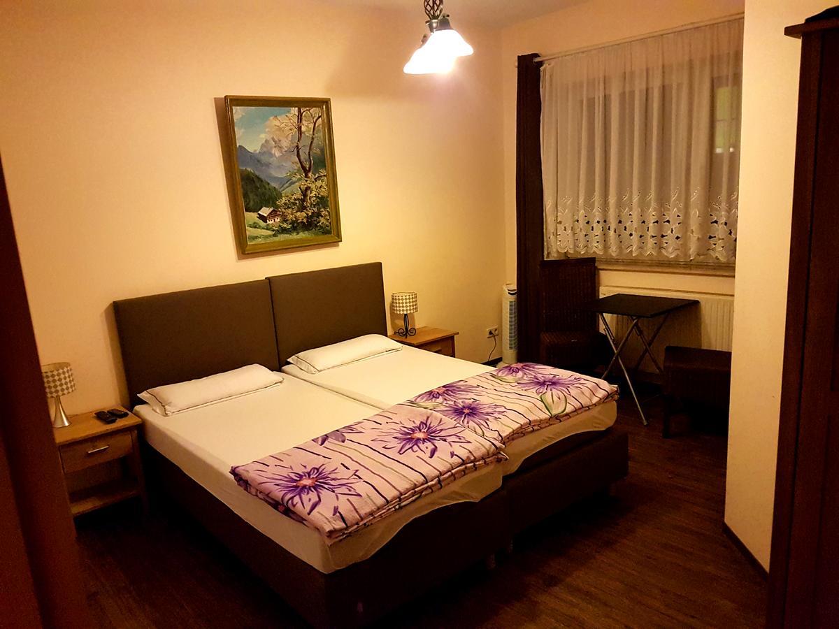 Pension Balkan Eisenhüttenstadt Extérieur photo